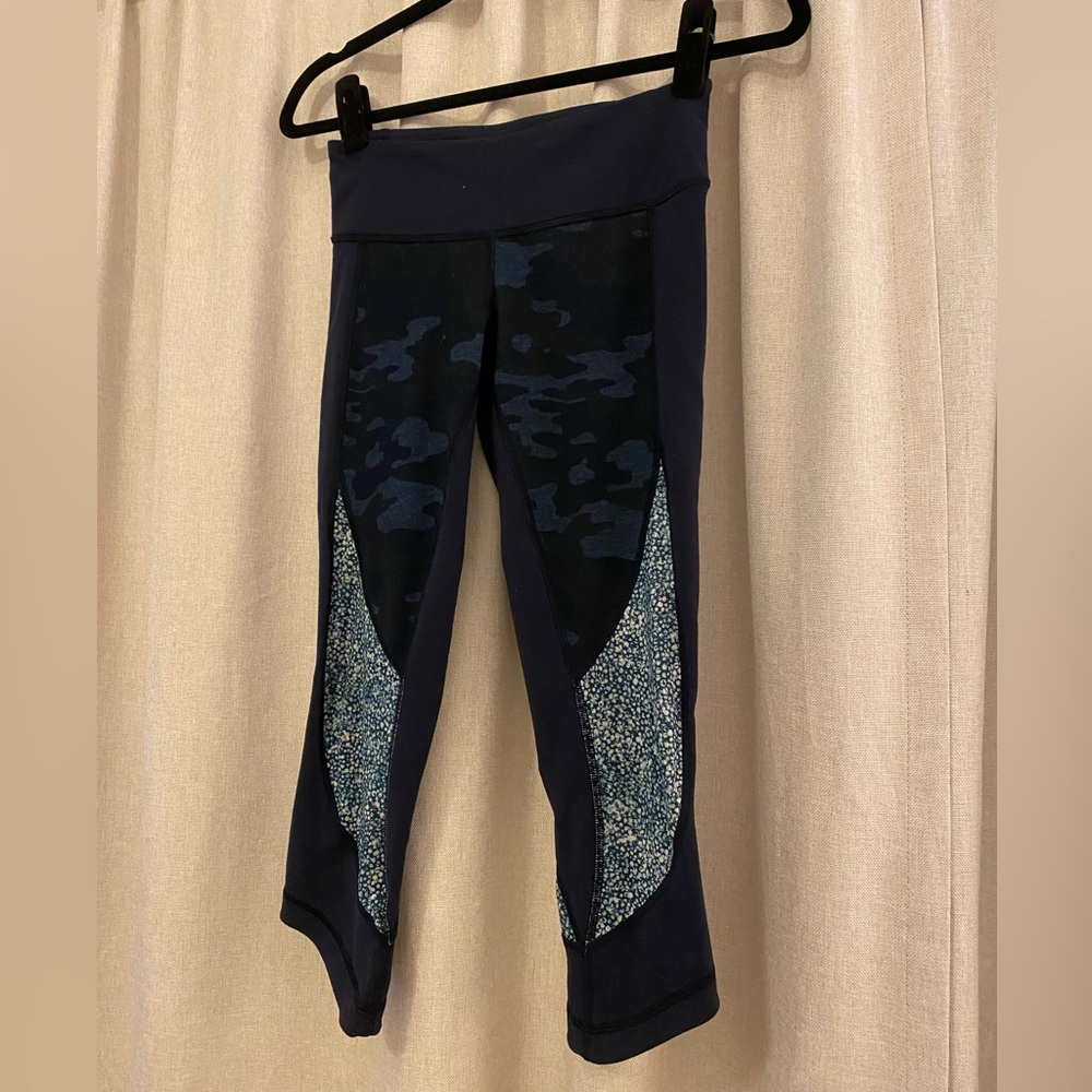 Lululemon Printed Capri Leggings, Size 6